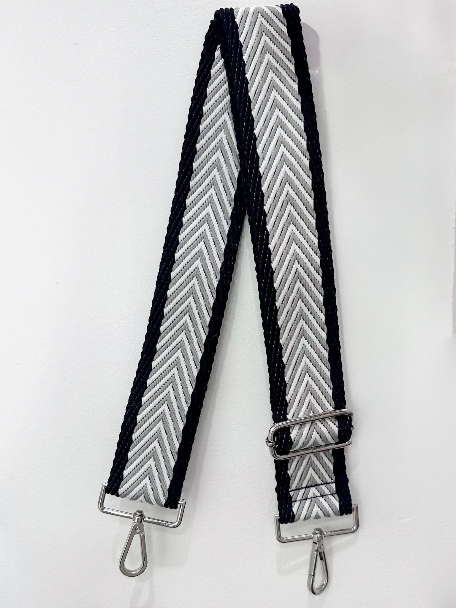 Diva Strap Black White Chevron