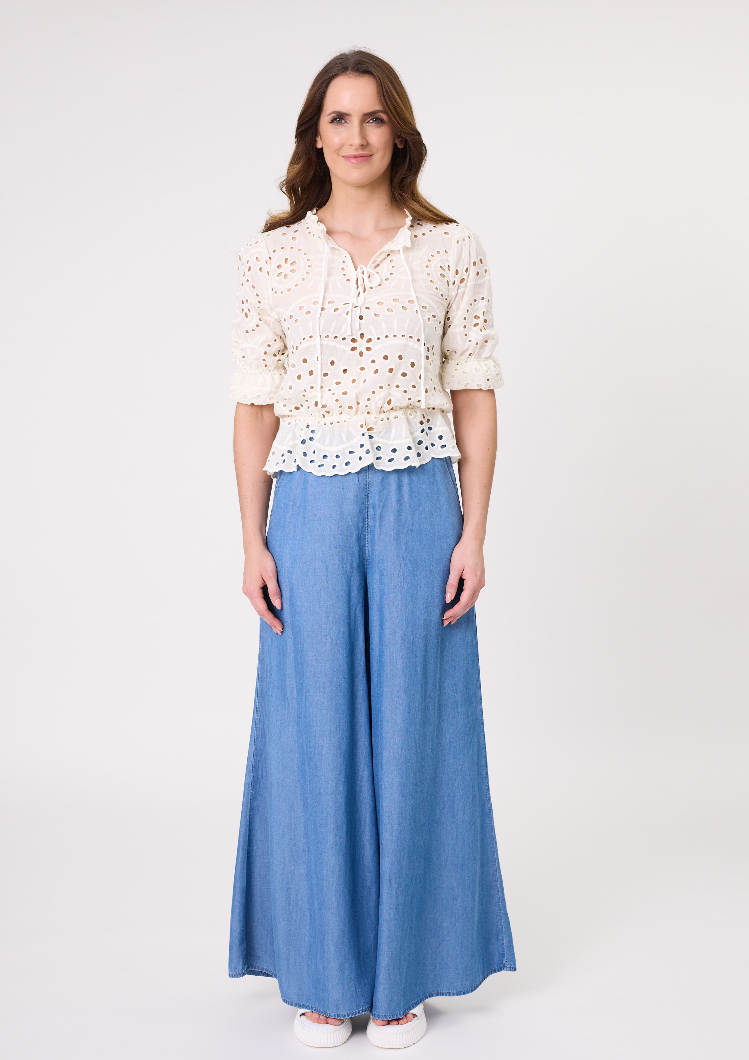 Azzura Pant in chambray with a denim-like finish, flared silhouette, and functional pockets, made from a soft, breathable cotton-viscose blend.