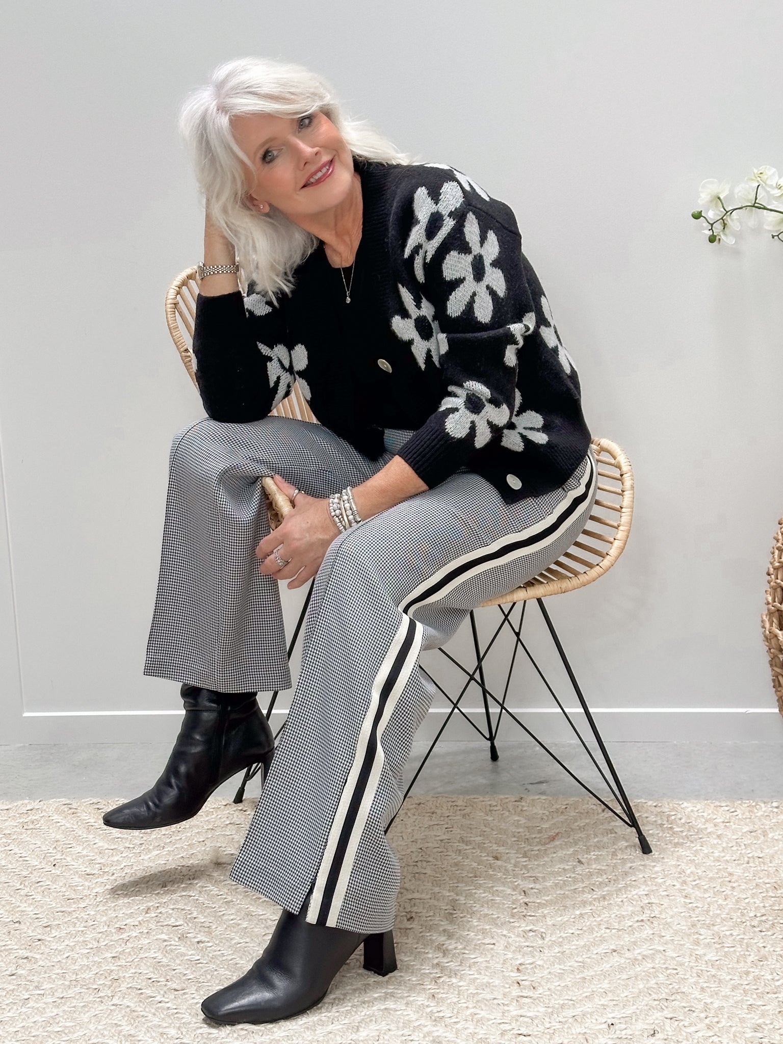 Flora Cardi Black