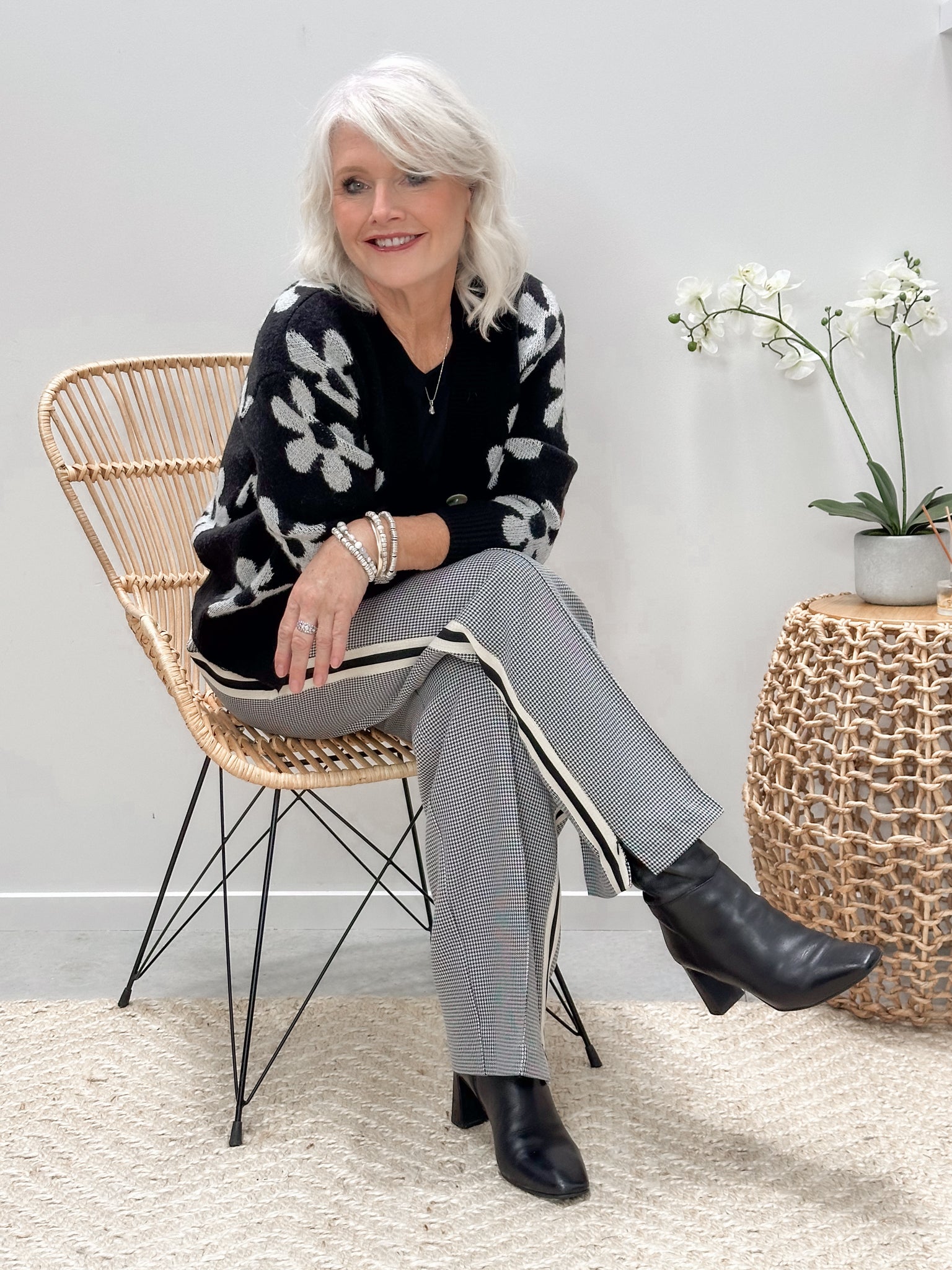 Flora Cardi Black