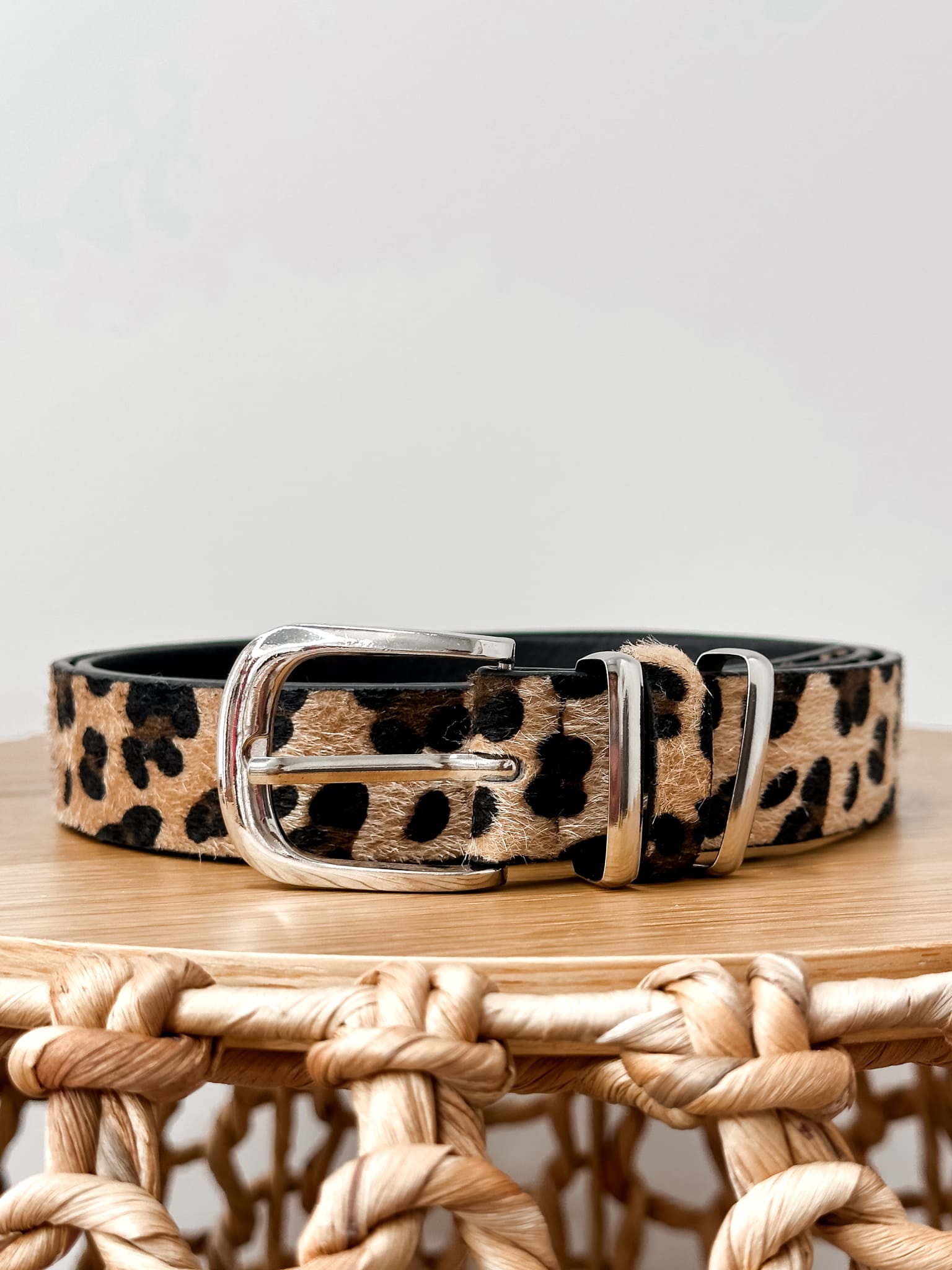 Leopardo Belt featuring a bold leopard print design, perfect for adding an edgy accent to dresses, skirts, or pants.
